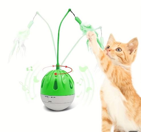 un jeune chat roux joue avec une balle électronique qui tourne avec un plumeau