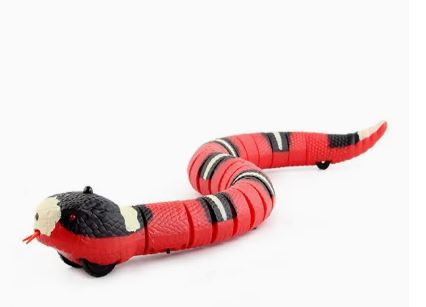 un jouet pour chat en forme de serpent rouge qui ondule mécaniquement